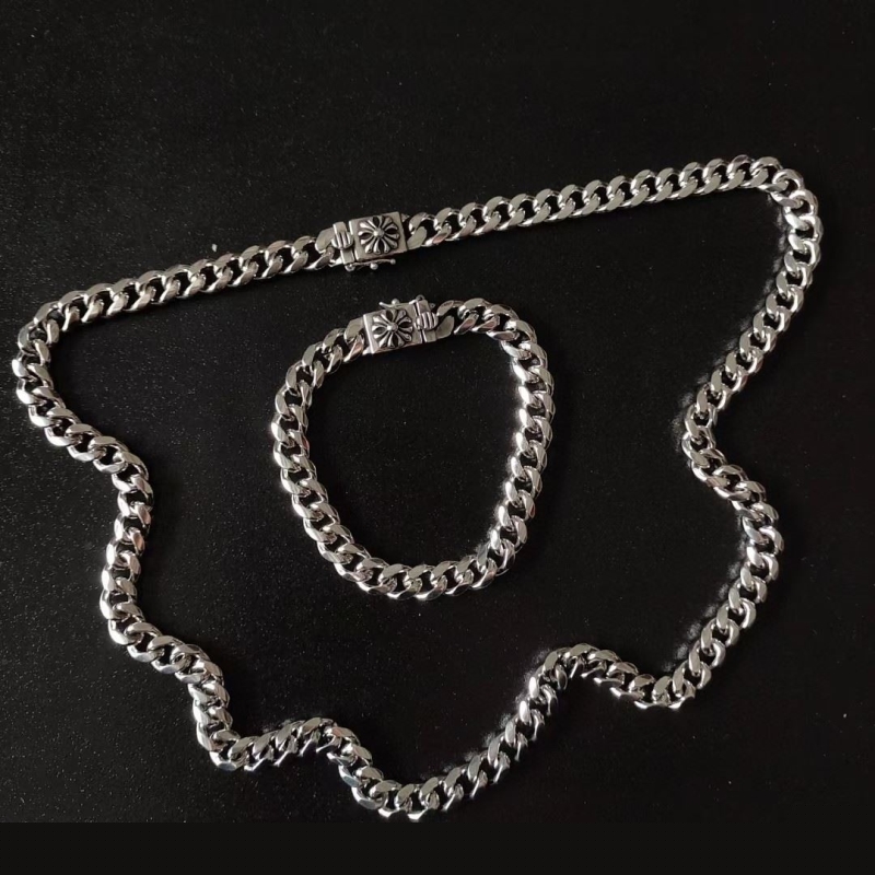 Ch**me He**ts necklaces